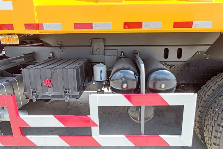 SHACMAN F2000 Shacman Truck for sale in Tanzania - Truk jungkit: gambar 3 SHACMAN F2000 Shacman Truck for sale in Tanzania - Truk jungkit: gambar 3