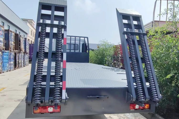 SHACMAN SHACMAN L3000 4x2 Light Cargo Truck with Rear Loading Ramp - Truk flatbed: gambar 4 SHACMAN SHACMAN L3000 4x2 Light Cargo Truck with Rear Loading Ramp - Truk flatbed: gambar 4