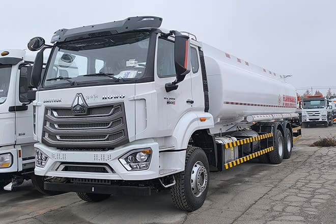 SINOTRUK Howo 380 Petrol Tanker Truck Price for Sale in Sierra Leone - Truk tangki: gambar 4 SINOTRUK Howo 380 Petrol Tanker Truck Price for Sale in Sierra Leone - Truk tangki: gambar 4