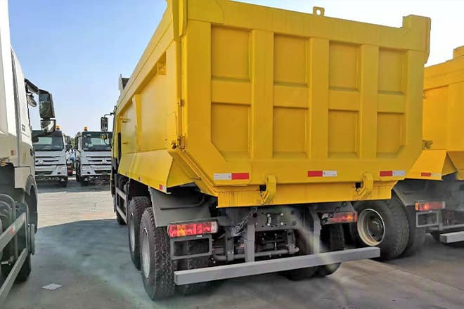 SINOTRUK Howo 400 10 Wheeler Dump Truck for Sale Price in Sierra Leone - Truk jungkit: gambar 3 SINOTRUK Howo 400 10 Wheeler Dump Truck for Sale Price in Sierra Leone - Truk jungkit: gambar 3