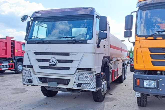 SINOTRUK Howo 400 Diesel Tanker Truck for Sale in Nigeria - Truk tangki: gambar 2 SINOTRUK Howo 400 Diesel Tanker Truck for Sale in Nigeria - Truk tangki: gambar 2