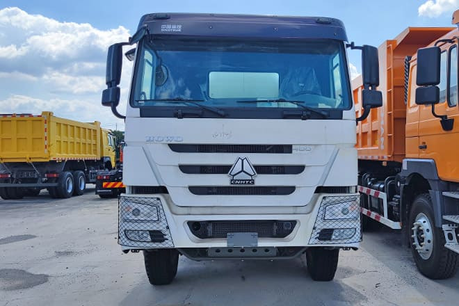 SINOTRUK Howo 400 Diesel Tanker Truck for Sale in Nigeria - Truk tangki: gambar 3 SINOTRUK Howo 400 Diesel Tanker Truck for Sale in Nigeria - Truk tangki: gambar 3
