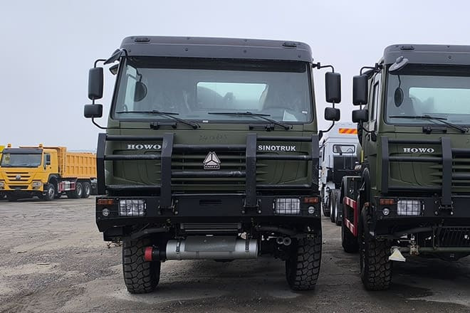 SINOTRUK Howo 4X2 Small Fuel Tanker Truck for Sale in Zambia - Truk tangki: gambar 3 SINOTRUK Howo 4X2 Small Fuel Tanker Truck for Sale in Zambia - Truk tangki: gambar 3