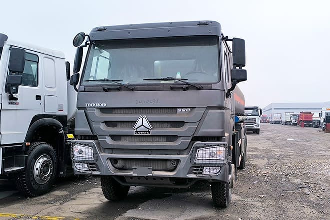SINOTRUK Howo 6x4 380 Oil Truck for Sale in Mali - Truk tangki: gambar 2 SINOTRUK Howo 6x4 380 Oil Truck for Sale in Mali - Truk tangki: gambar 2