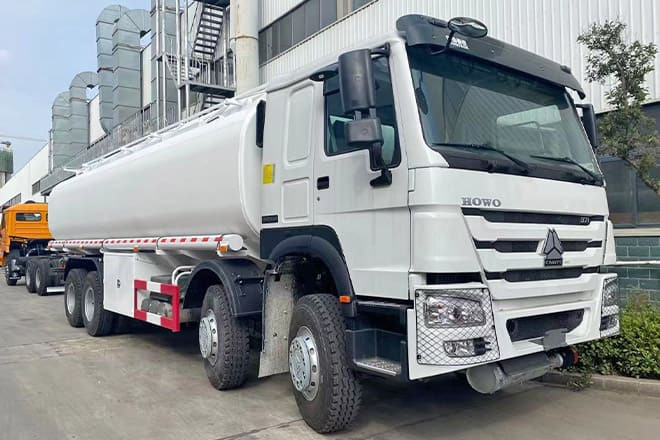 SINOTRUK Howo Stainless Steel Fuel Tanks for Trucks for Sale in Paraguay - Truk tangki: gambar 1 SINOTRUK Howo Stainless Steel Fuel Tanks for Trucks for Sale in Paraguay - Truk tangki: gambar 1
