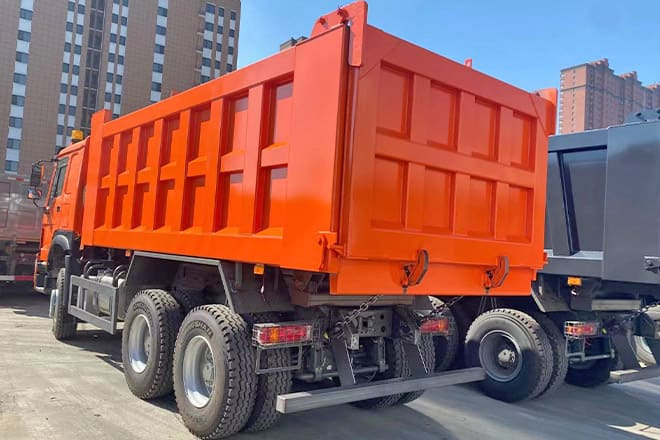 SINOTRUK Sinotruk Howo 336 6X4 Tipper for Sale in Ghana - Truk jungkit: gambar 2 SINOTRUK Sinotruk Howo 336 6X4 Tipper for Sale in Ghana - Truk jungkit: gambar 2