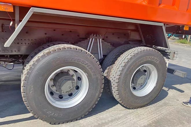 SINOTRUK Sinotruk Howo 336 6X4 Tipper for Sale in Ghana - Truk jungkit: gambar 3 SINOTRUK Sinotruk Howo 336 6X4 Tipper for Sale in Ghana - Truk jungkit: gambar 3