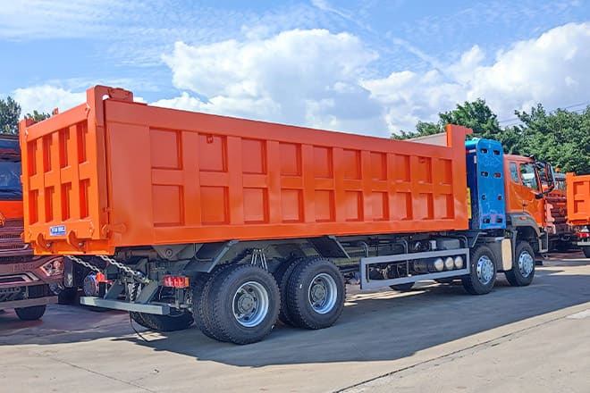 SINOTRUK Sinotruk Howo 8x4 Tipper Trucks for Sale in Ghana - Truk jungkit: gambar 2 SINOTRUK Sinotruk Howo 8x4 Tipper Trucks for Sale in Ghana - Truk jungkit: gambar 2