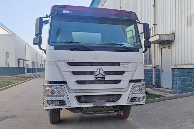 SINOTRUK Sinotruk Howo Fuel Tanker Truck Price for Sale in Ghana - Truk tangki: gambar 3 SINOTRUK Sinotruk Howo Fuel Tanker Truck Price for Sale in Ghana - Truk tangki: gambar 3