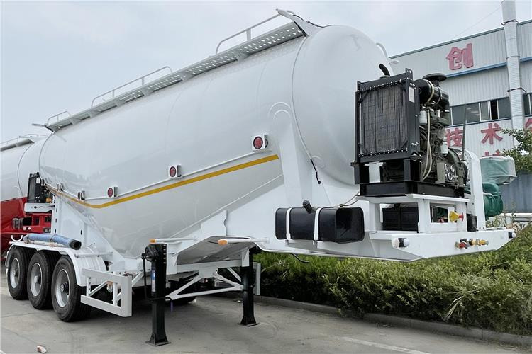 TITAN 3 Axle Dry Bulker Cement Tanker Trailer for Sale In Saudi Arabia - Semi-trailer: gambar 1 TITAN 3 Axle Dry Bulker Cement Tanker Trailer for Sale In Saudi Arabia - Semi-trailer: gambar 1