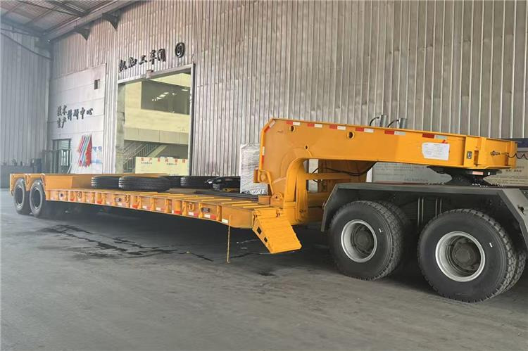 TITAN 2 Axle Detachable Gooseneck Trailer for Sale In Jamaica - Semi-trailer low bed: gambar 1 TITAN 2 Axle Detachable Gooseneck Trailer for Sale In Jamaica - Semi-trailer low bed: gambar 1