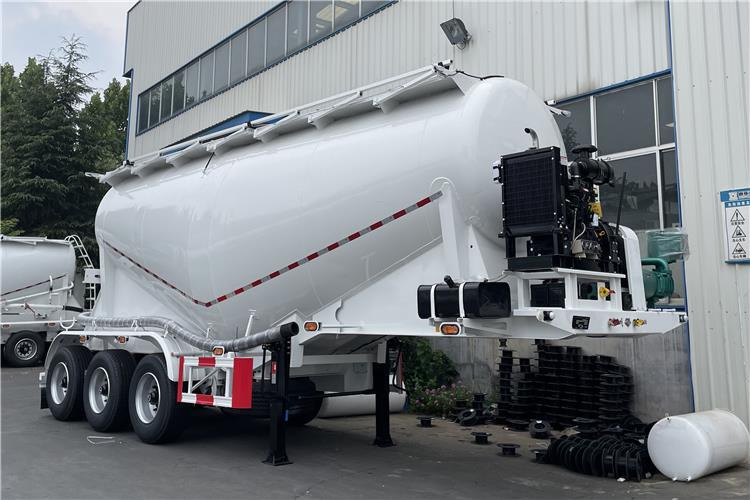 TITAN 3 Axle 30CBM Cement Tanker Trailer with Air Suspension In Saudi Arabia - Semi-trailer tangki: gambar 1 TITAN 3 Axle 30CBM Cement Tanker Trailer with Air Suspension In Saudi Arabia - Semi-trailer tangki: gambar 1