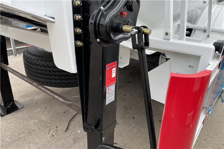 TITAN 3 Axle 30CBM Cement Tanker Trailer with Air Suspension In Saudi Arabia - Semi-trailer tangki: gambar 5 TITAN 3 Axle 30CBM Cement Tanker Trailer with Air Suspension In Saudi Arabia - Semi-trailer tangki: gambar 5