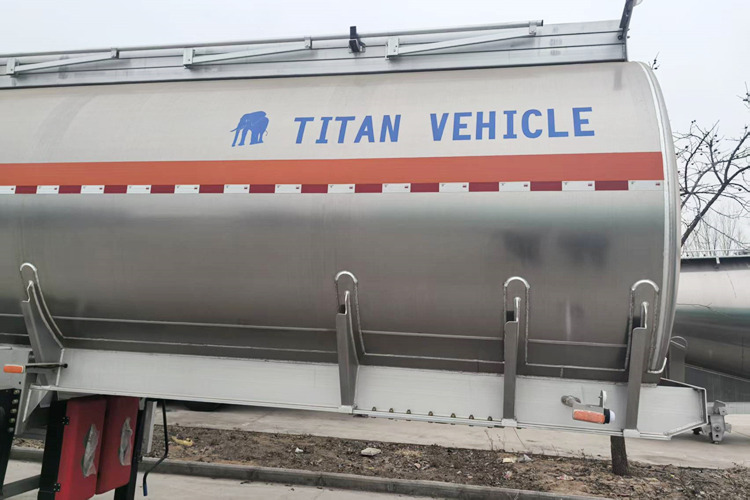 TITAN 3 Axle 42000liter Aluminum Tanker Trailer for Sale in Mali - Semi-trailer tangki: gambar 3 TITAN 3 Axle 42000liter Aluminum Tanker Trailer for Sale in Mali - Semi-trailer tangki: gambar 3