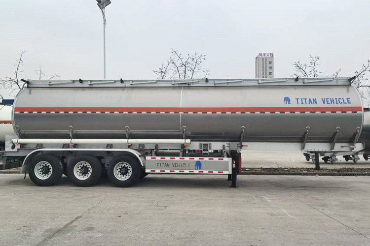 TITAN 3 Axle 42000liter Aluminum Tanker Trailer for Sale in Mali - Semi-trailer tangki: gambar 1 TITAN 3 Axle 42000liter Aluminum Tanker Trailer for Sale in Mali - Semi-trailer tangki: gambar 1