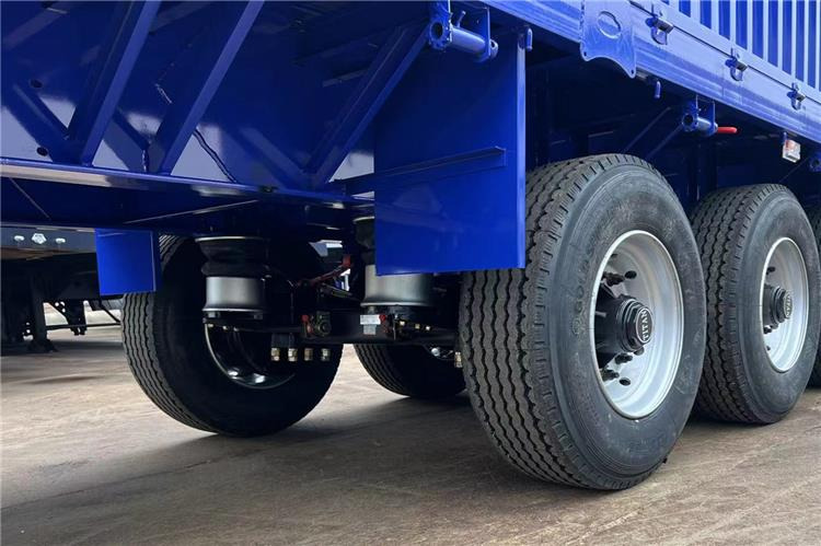 TITAN 3 Axle Cargo Fence Trailer with Air Suspension Transport Animal - Semi-trailer pengangkut hewan: gambar 3 TITAN 3 Axle Cargo Fence Trailer with Air Suspension Transport Animal - Semi-trailer pengangkut hewan: gambar 3