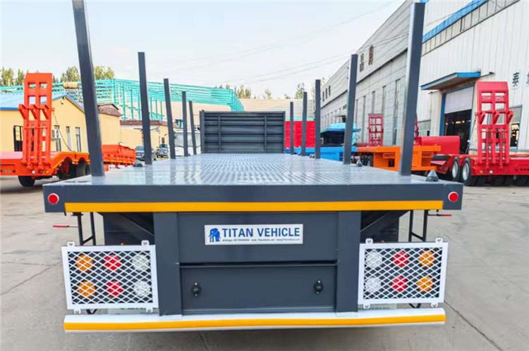 TITAN 3 Axle Flatbed Trailer Truck With Wooden Piles Price In Guma - Semi-trailer pengangkut mobil: gambar 3 TITAN 3 Axle Flatbed Trailer Truck With Wooden Piles Price In Guma - Semi-trailer pengangkut mobil: gambar 3