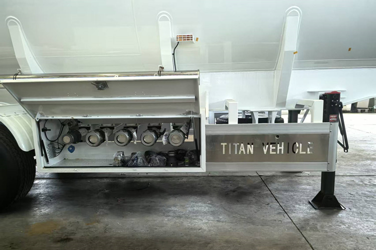 TITAN 40000 Liters Fuel Tanker Trailer for Sale in Zambia - Semi-trailer tangki: gambar 2 TITAN 40000 Liters Fuel Tanker Trailer for Sale in Zambia - Semi-trailer tangki: gambar 2