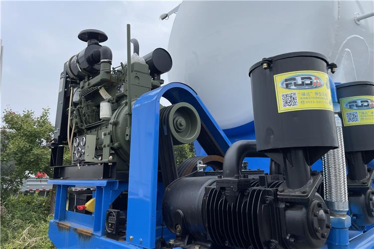 TITAN 50 Ton Cement Tanker Trailer for Sale In Uae - Semi-trailer tangki: gambar 5 TITAN 50 Ton Cement Tanker Trailer for Sale In Uae - Semi-trailer tangki: gambar 5