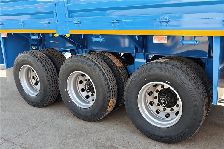 TITAN 60 Ton Fence Cargo Semi Trailer for Sale in Tanzania - Semi-trailer pengangkut hewan: gambar 4 TITAN 60 Ton Fence Cargo Semi Trailer for Sale in Tanzania - Semi-trailer pengangkut hewan: gambar 4