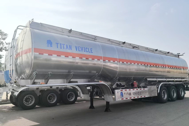 TITAN Aluminum Fuel Tanker Trailer for Sale in Saudi Arabia - Semi-trailer tangki: gambar 1 TITAN Aluminum Fuel Tanker Trailer for Sale in Saudi Arabia - Semi-trailer tangki: gambar 1