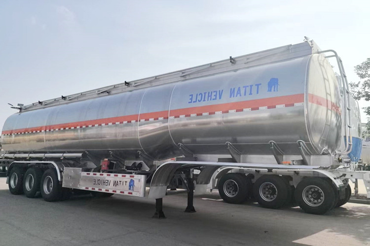TITAN Aluminum Fuel Tanker Trailer for Sale in Saudi Arabia - Semi-trailer tangki: gambar 3 TITAN Aluminum Fuel Tanker Trailer for Sale in Saudi Arabia - Semi-trailer tangki: gambar 3