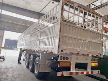 TITAN Animal Transport Fence Trailer for Sale in Mali - Semi-trailer pengangkut hewan: gambar 3 TITAN Animal Transport Fence Trailer for Sale in Mali - Semi-trailer pengangkut hewan: gambar 3