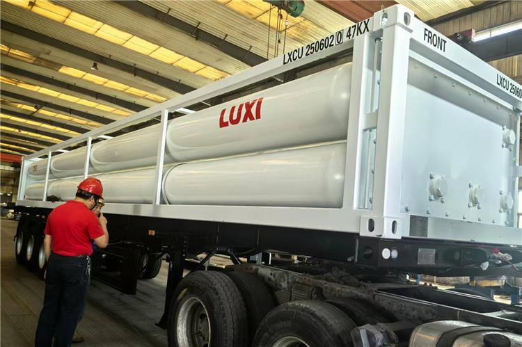 TITAN CNG Tanker Trailer for Sale In Taiwan - Semi-trailer tangki: gambar 3 TITAN CNG Tanker Trailer for Sale In Taiwan - Semi-trailer tangki: gambar 3
