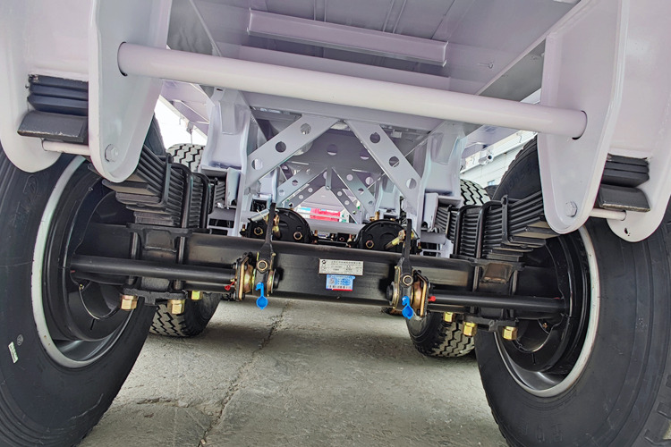 TITAN Cargo Trailer for Sale in Saudi Arabia - Semi-trailer pengangkut hewan: gambar 4 TITAN Cargo Trailer for Sale in Saudi Arabia - Semi-trailer pengangkut hewan: gambar 4