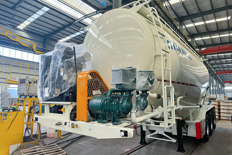 TITAN Dry Bulk Tanker Trailer for Sale in Saudi Arabia - Semi-trailer tangki: gambar 2 TITAN Dry Bulk Tanker Trailer for Sale in Saudi Arabia - Semi-trailer tangki: gambar 2