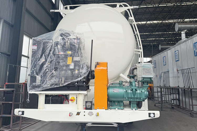 TITAN Dry Bulk Tanker Trailer for Sale in Saudi Arabia - Semi-trailer tangki: gambar 3 TITAN Dry Bulk Tanker Trailer for Sale in Saudi Arabia - Semi-trailer tangki: gambar 3