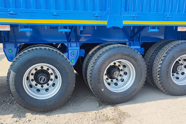 TITAN Livestock Trailer for Sale in Ghana - Semi-trailer pengangkut hewan: gambar 2 TITAN Livestock Trailer for Sale in Ghana - Semi-trailer pengangkut hewan: gambar 2