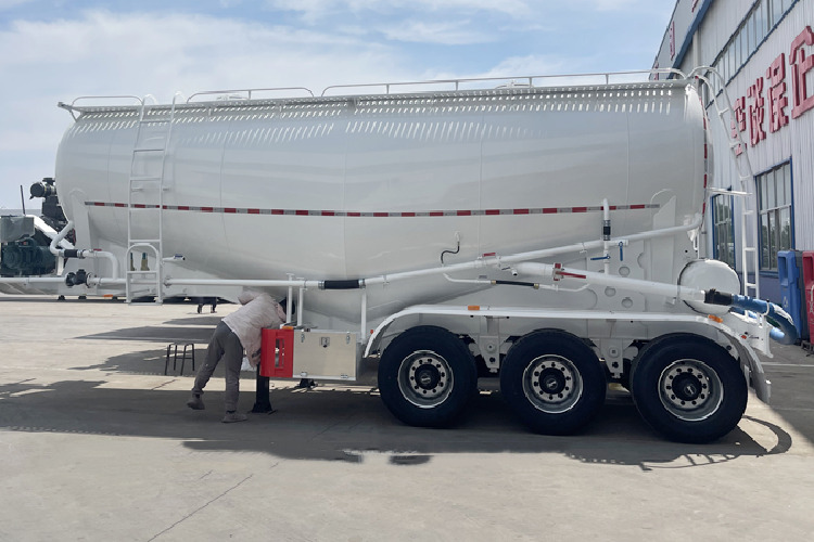 TITAN Powder Tanker for Sale in Nigeria - Semi-trailer tangki: gambar 3 TITAN Powder Tanker for Sale in Nigeria - Semi-trailer tangki: gambar 3