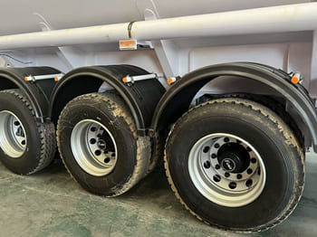 TITAN Semi Oil Tanker Trailer for Sale in Kazakhstan - Semi-trailer tangki: gambar 3 TITAN Semi Oil Tanker Trailer for Sale in Kazakhstan - Semi-trailer tangki: gambar 3