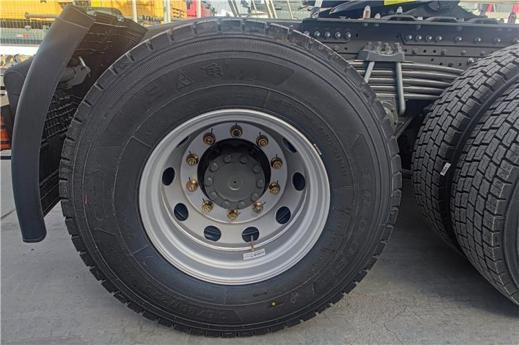 SINOTRUK Howo 6x4 Truck Price 380 HP Tractor Head for Sale In Zambia - Tractor head: gambar 3 SINOTRUK Howo 6x4 Truck Price 380 HP Tractor Head for Sale In Zambia - Tractor head: gambar 3