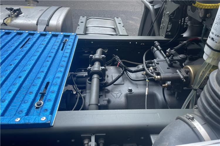 SINOTRUK Used Howo 371hp Tractor Truck for Sale In Cameroon - Tractor head: gambar 5 SINOTRUK Used Howo 371hp Tractor Truck for Sale In Cameroon - Tractor head: gambar 5