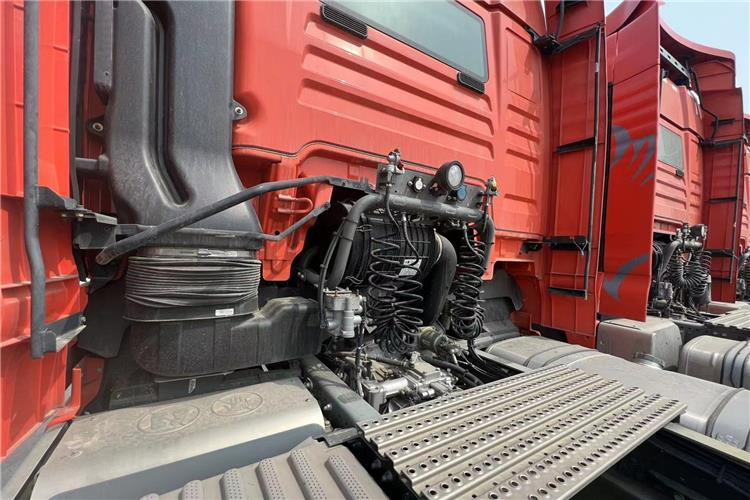 SINOTRUK Used Sitrak Truck Head for Sale In Guinea - Tractor head: gambar 3 SINOTRUK Used Sitrak Truck Head for Sale In Guinea - Tractor head: gambar 3