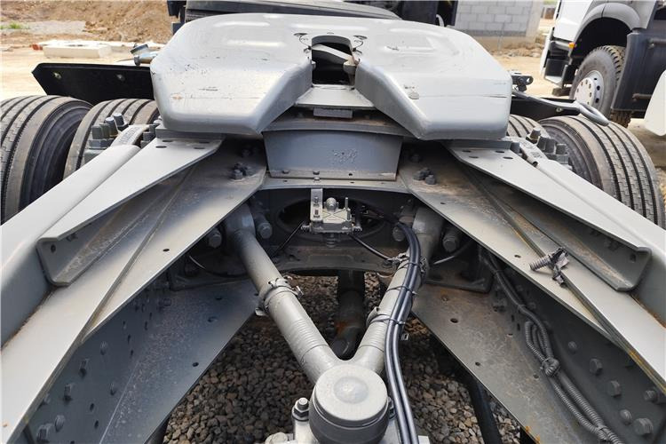 Sinotruk Used Sitrak Tractor Truck 6x4 for Sale In Uganda - Tractor head: gambar 3 Sinotruk Used Sitrak Tractor Truck 6x4 for Sale In Uganda - Tractor head: gambar 3