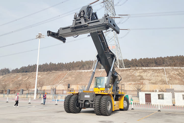 XCMG Container Reach Stacker for Sale in Ghana - Penanganan kontainer: gambar 3 XCMG Container Reach Stacker for Sale in Ghana - Penanganan kontainer: gambar 3