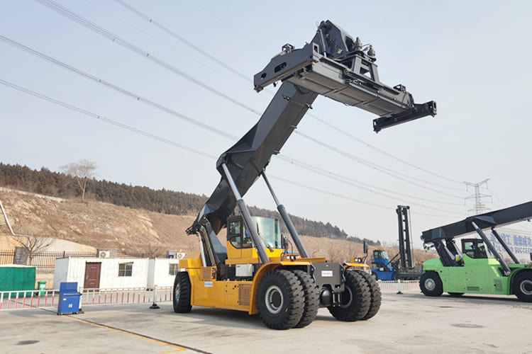XCMG Container Reach Stacker for Sale in Ghana - Penanganan kontainer: gambar 2 XCMG Container Reach Stacker for Sale in Ghana - Penanganan kontainer: gambar 2