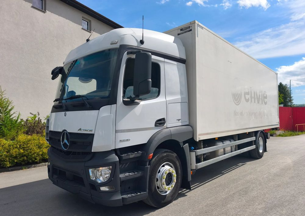 Mercedes-Benz ACTROS 18.360 kontener 18 p , winda - Truk box: gambar 2 Mercedes-Benz ACTROS 18.360 kontener 18 p , winda - Truk box: gambar 2