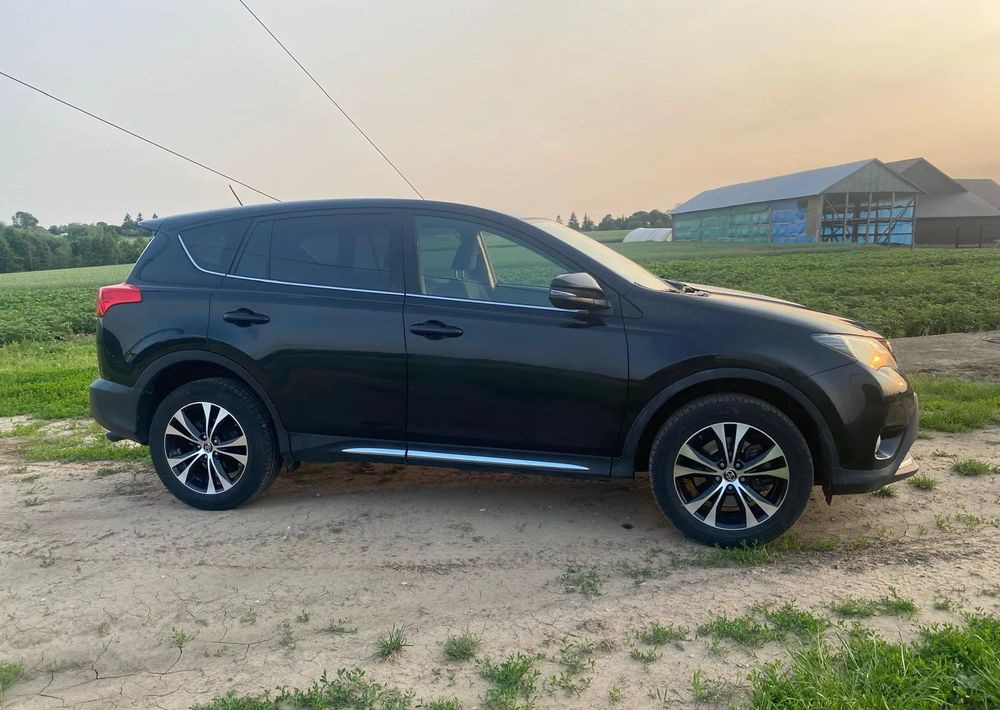 Toyota RAV4 2.0 D-4D 4x4 - Mobil SUV: gambar 2 Toyota RAV4 2.0 D-4D 4x4 - Mobil SUV: gambar 2