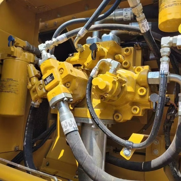 Ekskavator perayap 2023 Caterpillar 336D2: gambar 13