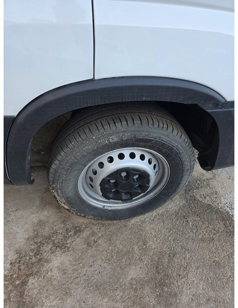 Iveco Daily 35S14 - Truk sasis: gambar 4 Iveco Daily 35S14 - Truk sasis: gambar 4