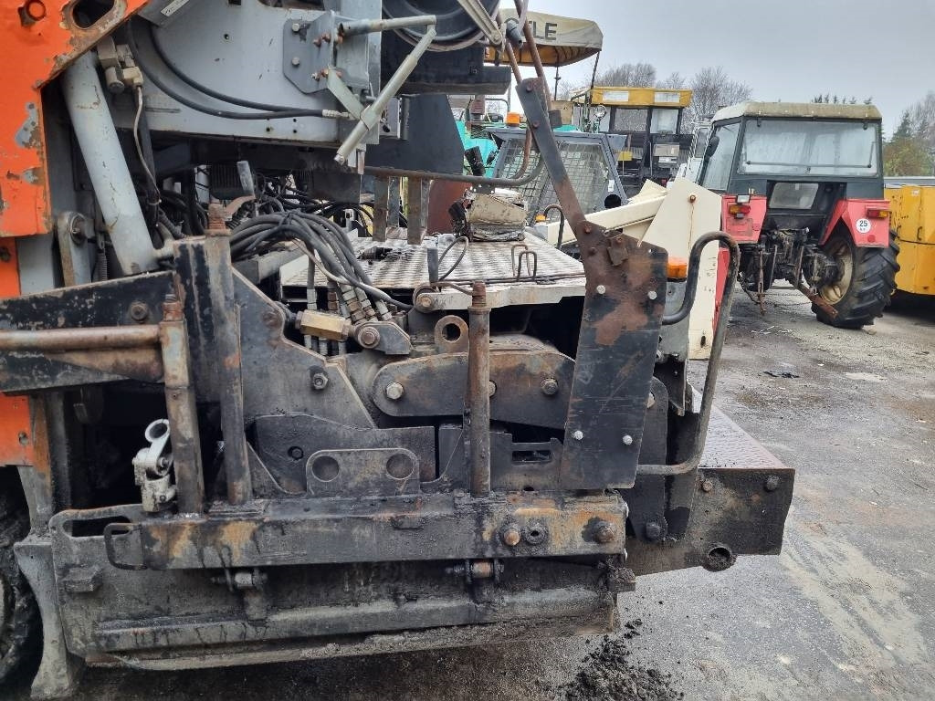 ABG Titan 8820 - Paver aspal: gambar 4 ABG Titan 8820 - Paver aspal: gambar 4