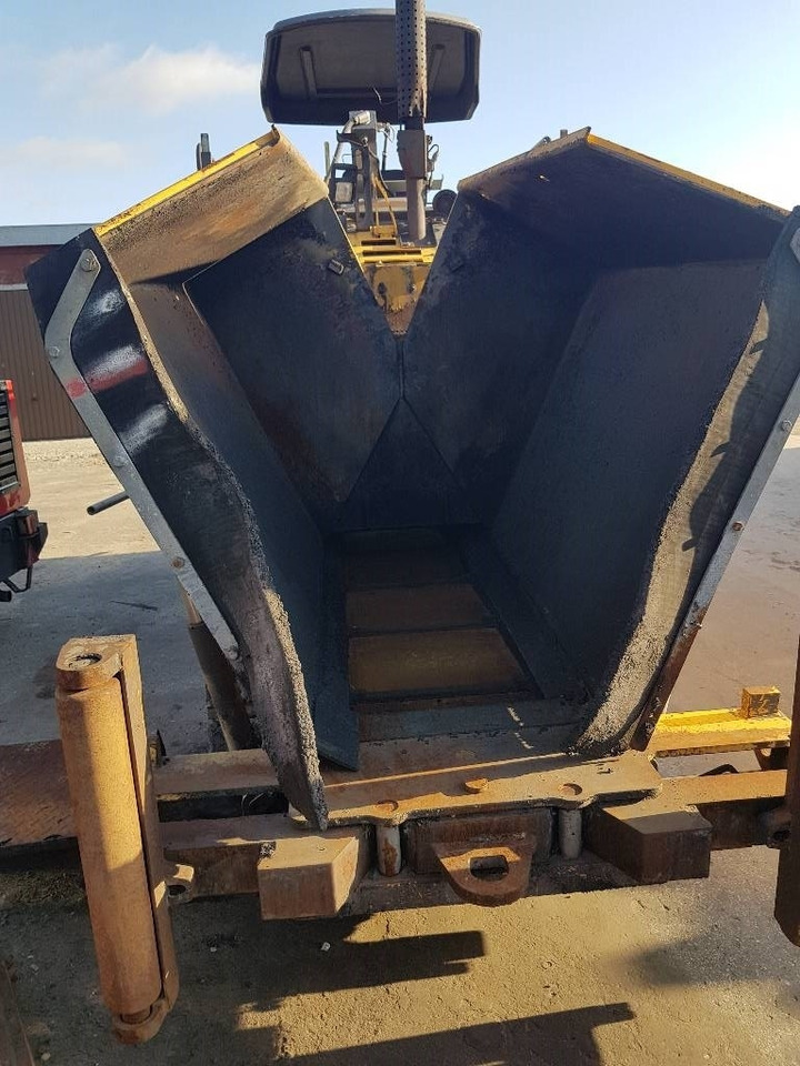 Volvo TITAN 2820 - Paver aspal: gambar 4 Volvo TITAN 2820 - Paver aspal: gambar 4