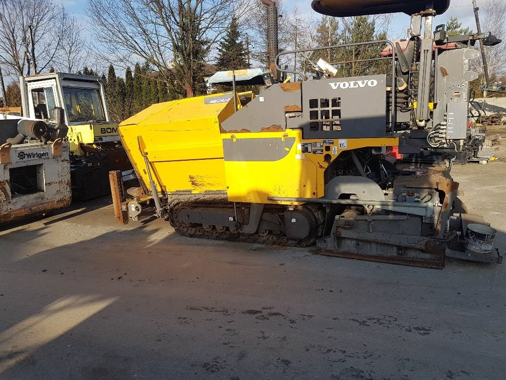 Volvo TITAN 2820 - Paver aspal: gambar 2 Volvo TITAN 2820 - Paver aspal: gambar 2