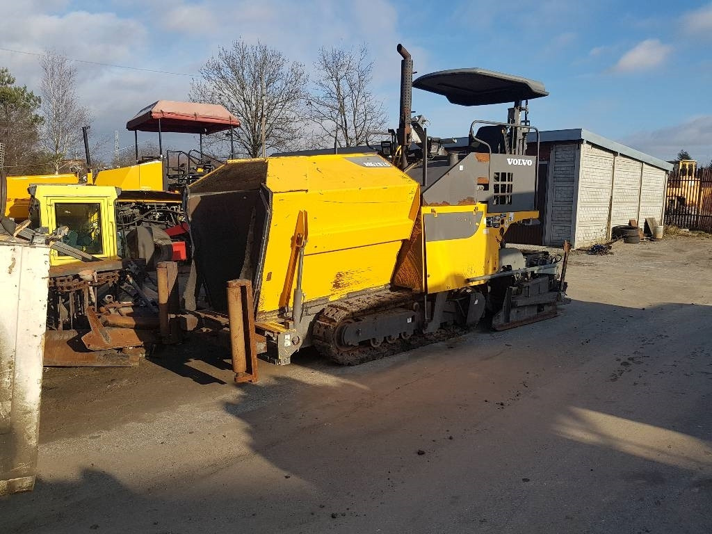 Volvo TITAN 2820 - Paver aspal: gambar 1 Volvo TITAN 2820 - Paver aspal: gambar 1