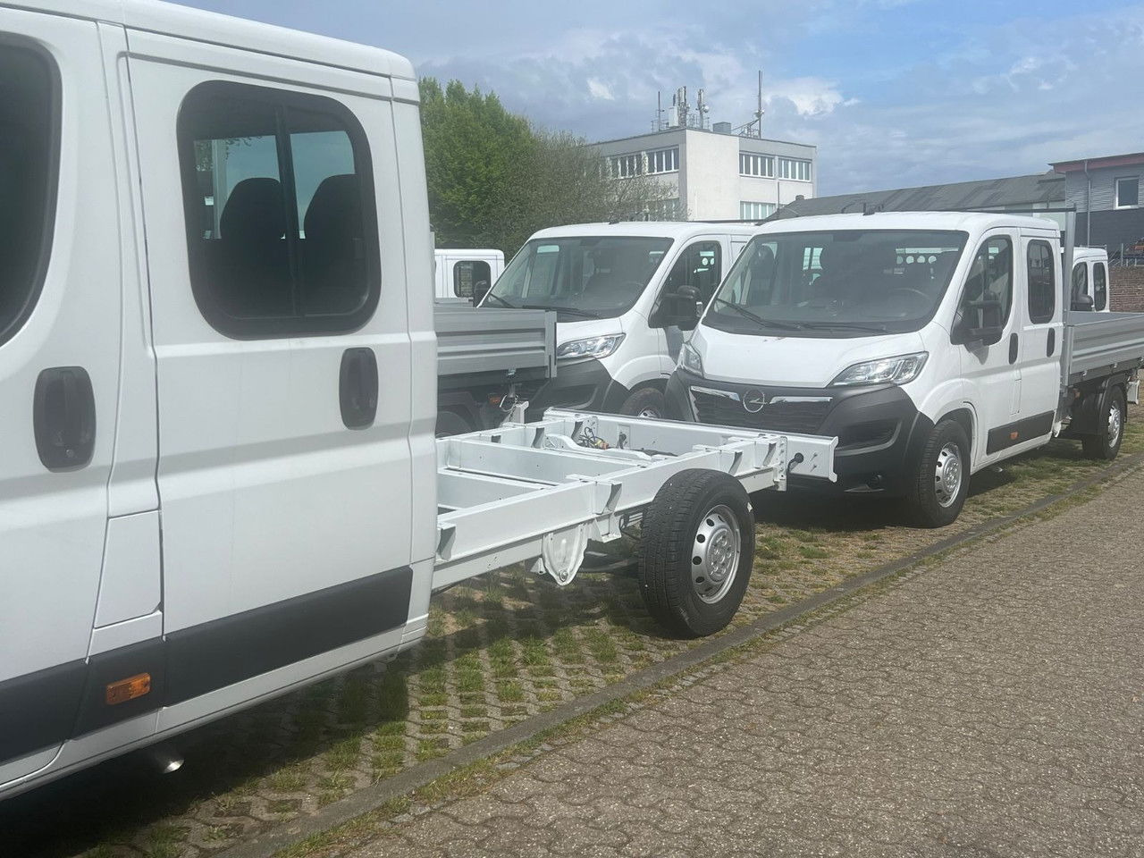 Opel Movano DoKa Kipper-Pritsche- L3H2 3,5t Edition Vermietung möglich - Van jungkit, Van kombi: gambar 2 Opel Movano DoKa Kipper-Pritsche- L3H2 3,5t Edition Vermietung möglich - Van jungkit, Van kombi: gambar 2