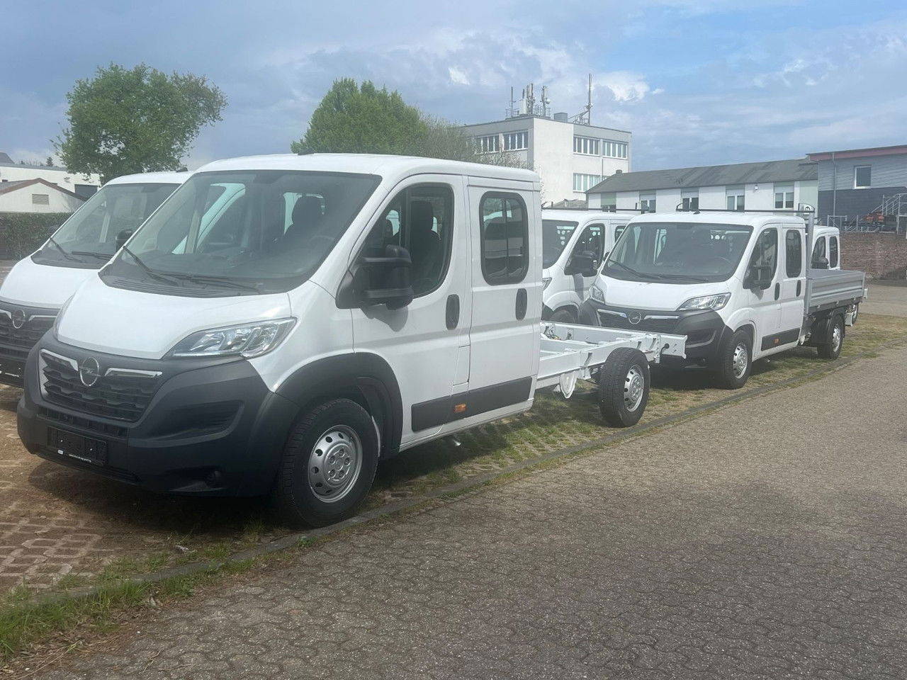 Opel Movano DoKa Kipper-Pritsche- L3H2 3,5t Edition Vermietung möglich - Van jungkit, Van kombi: gambar 3 Opel Movano DoKa Kipper-Pritsche- L3H2 3,5t Edition Vermietung möglich - Van jungkit, Van kombi: gambar 3